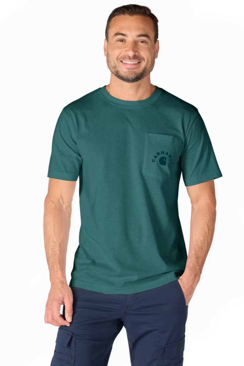 Camiseta verde esmeralda bolsillo y espalda estampado Carhartt