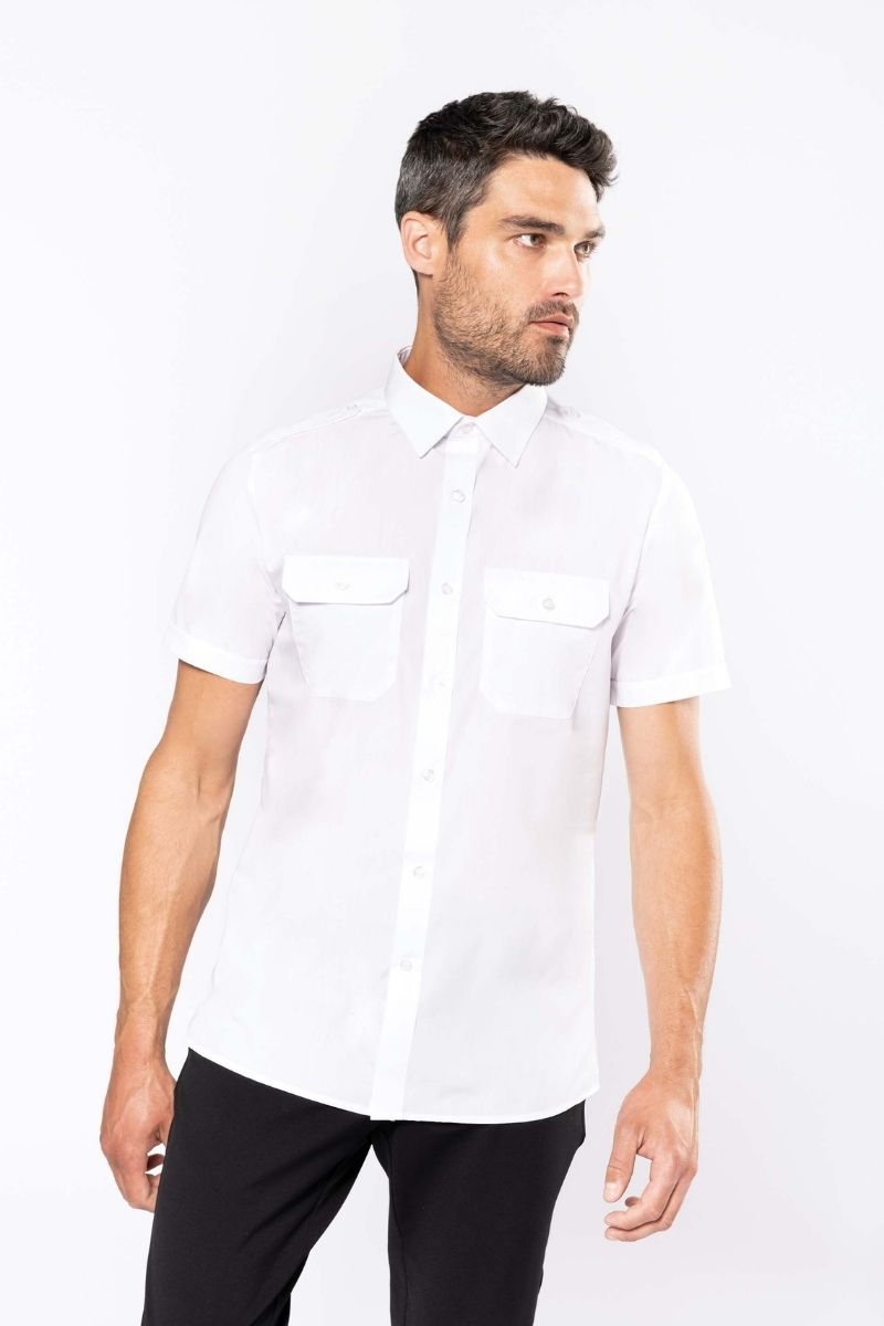 Camisa laboral blanca con de corta.