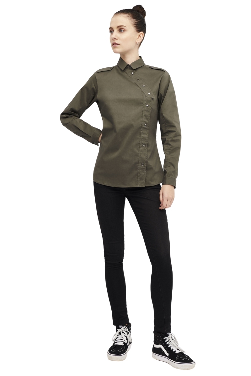 Blusa de mujer verde kaki cierre lateral con corchetes